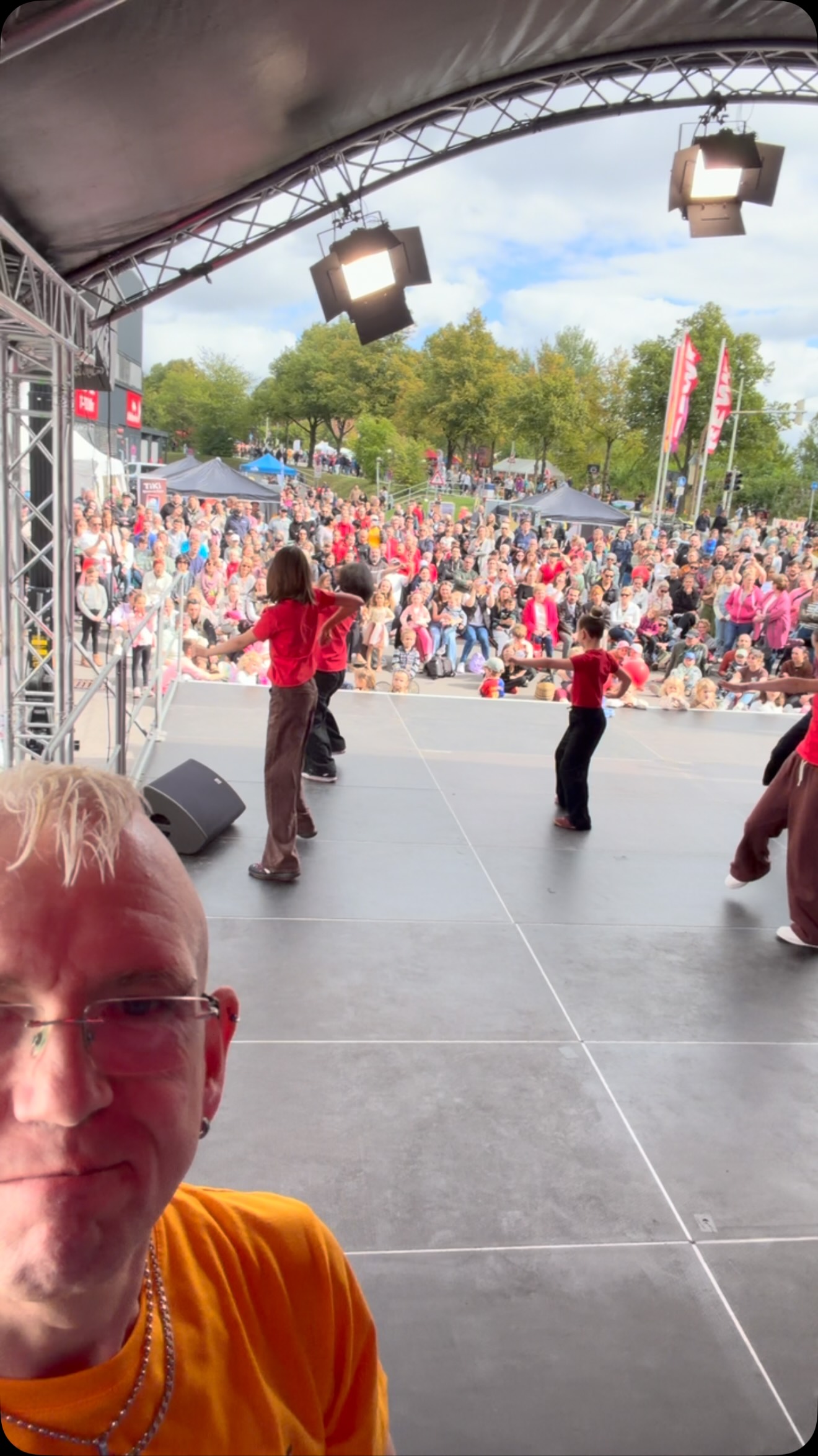 Tag des Sports in Kiel - volle TanzPlaza
Es ist mir wieder mal eine Ehre, dass ich diese tolle Veranstaltung moderieren darf!!
@landessportverbandsh @tanzsportverbandsh