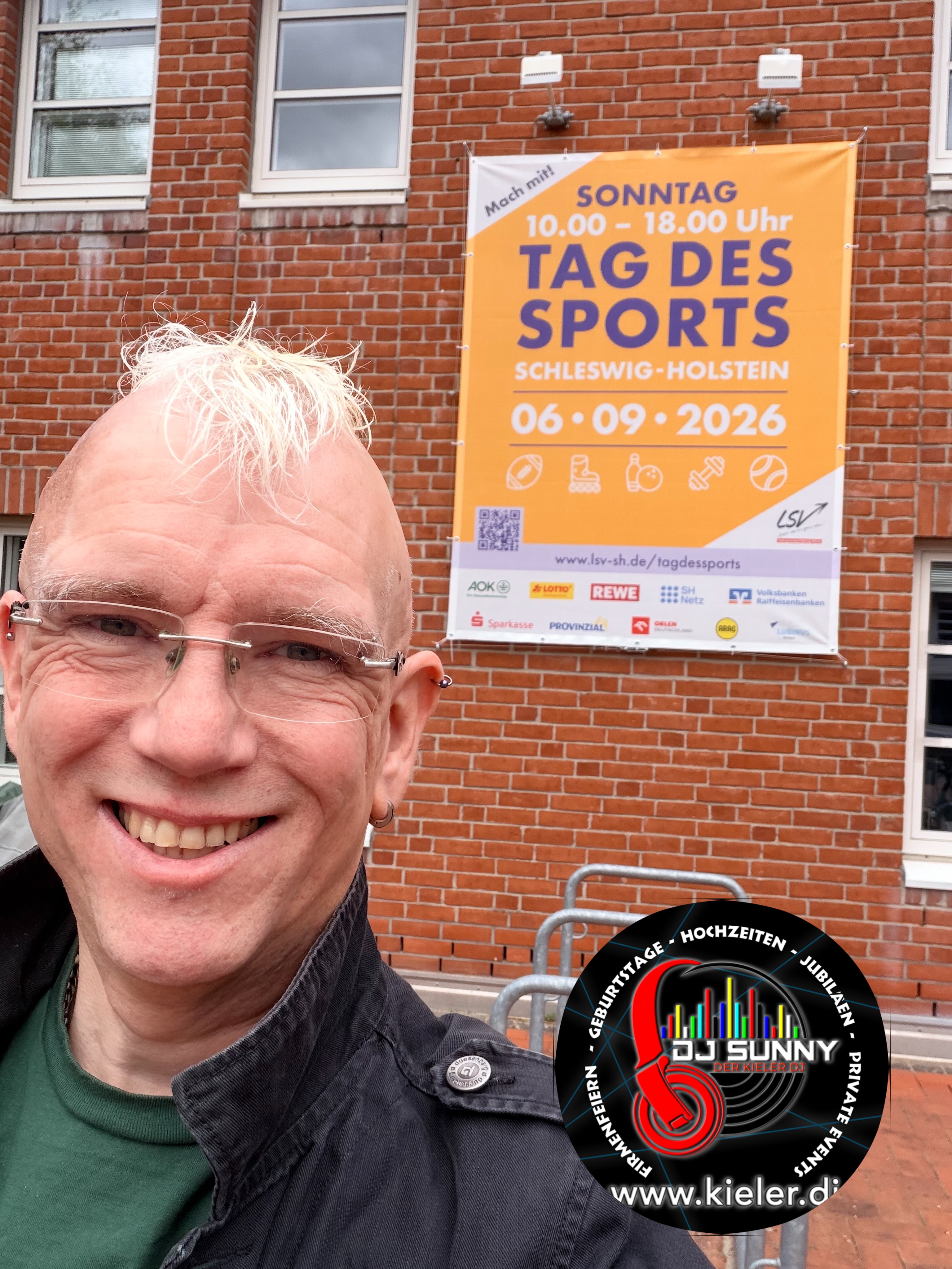 Tag des Sports 2026 - am 06.09. ist es wieder soweit!!
Und auf der Bühne der TanzPlazs steigt Deutschlands bunteste und größte Tanzparty.
Von 10 bis 17 Uhr haben wir volles Programm mit so vielen unterschiedlichen Programmpunkten rund um den Tanzsport. 
Und es ist mir wieder eine große Freude und Ehre, dass ich diese Bühne planen und moderieren darf!
Also: kommt vorbei und staunt, genießt, feuert an, erlebt und begleitet alle die, die auf dieser tollen Bühne für euch auftreten! Die TanzPlaza - Vielfalt im Tanzsport
VG - Euer DJ Sunny
.
@tanzsportverbandsh @landessportverbandsh @tag_des_sports_sh #tanzen #tanzsportdeutschland #tanzsport