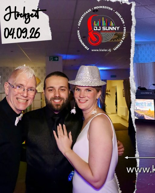 Sunny UpDate: Hochzeit am 04.09.26
Marett und Jeff haben am Freitag geheiratet. Wenn das nicht ein Grund zum Feiern ist!! Und das haben sie… mit tollen Gästen, einem tollen Essen in der Alten Mühle in Gnutz und natürlich dann später mit bester Musik. Hier ein Paar Impressionen…
Und als Nächstes stand dann der Tag des Sports für mich und dem Terminkalender. Dazu mehr beim nächsten Mal…

Liebe Grüße und Sunny Times – Euer DJ Sunny
.
.
P.S.: ihr plant eure Feier? Lasst uns doch mal unverbindlich drüber sprechen!
.
.
.
.
.
.
.
.
.
#djsunny #hochzeit #kiel #kielerleben #hochzeitsdj

#hochzeitsdj #hochzeitsdiscjockey #hochzeitsdeejay #dj #partydj #hochzeitsfeier #hochzeitsplaner
#hochzeitsplanung #hochzeitsplanung2027
#hochzeit #profidj #hochzeitsparty #hochzeitdj #djstarlight #weddingdj #verlobt #eventdj #djfirmenevent
#hochzeit2027
